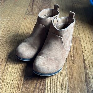 Cat & Jack Tan Chelsea Boots Ankle Height